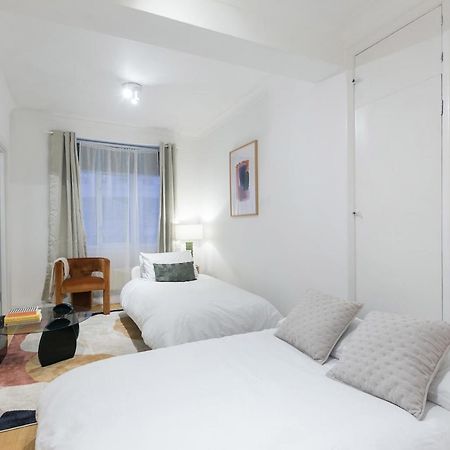 Perfectly Located 1 Bed Apartment Above Tube Station 런던 외부 사진