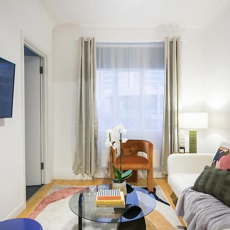 Perfectly Located 1 Bed Apartment Above Tube Station 런던 외부 사진